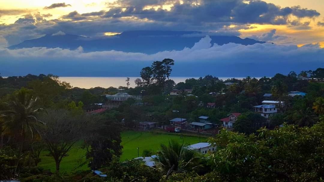 Hostal Azul Del Lago Agua Azul Exteriör bild
