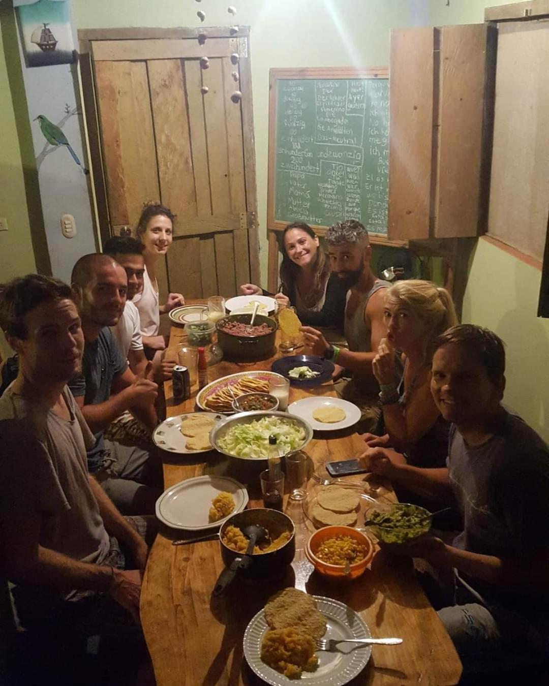 Hostal Azul Del Lago Agua Azul Exteriör bild